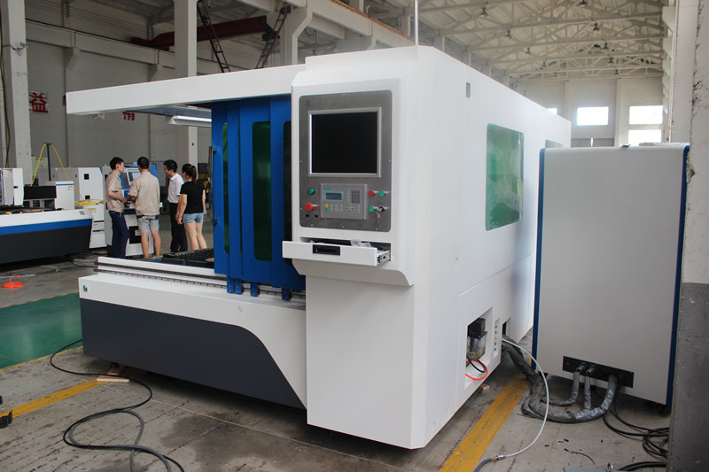500w Fiber Laser Cutting Machine na may 1500x3000mm hindi kinakalawang na asero