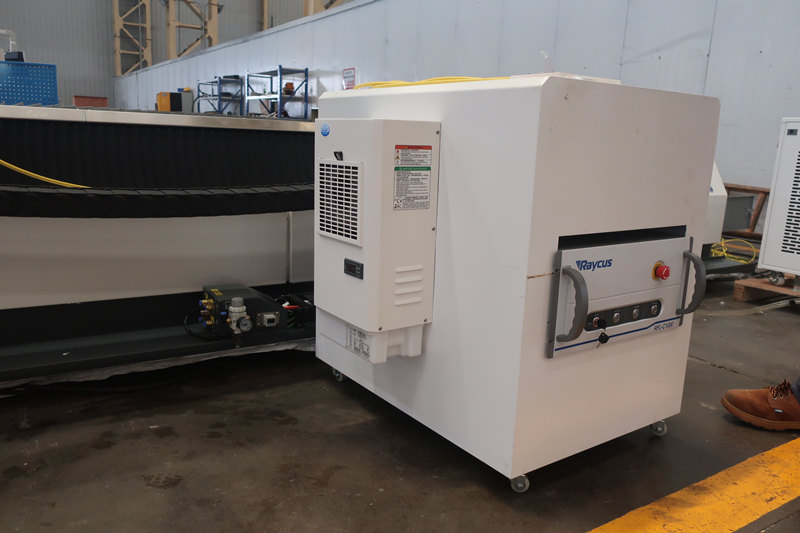 Ang mga Tagagawa ng ACCURL 1000W Fiber CNC Laser Cutting Machine na may IPG 1KW